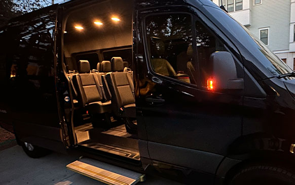 08 Our Fleet | Charleston Black Cab Company