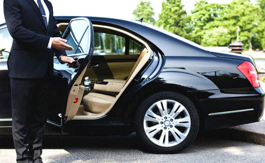 40fc6688 Travel Charleston in Luxury and Style: Hire a Black Car Service