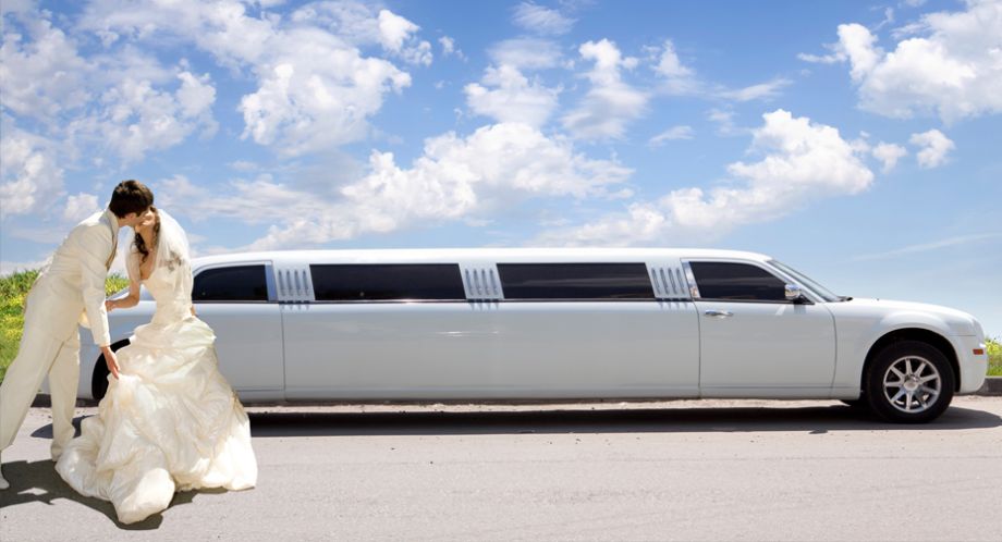 limo-wedding-01-662811ed Charleston, SC Wedding Transportation Trends | Luxury Limos & Shuttle Ideas